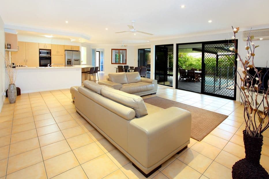 1 Raymond Avenue, BUNDALL QLD 4217, Bundall - Thumbnail 5