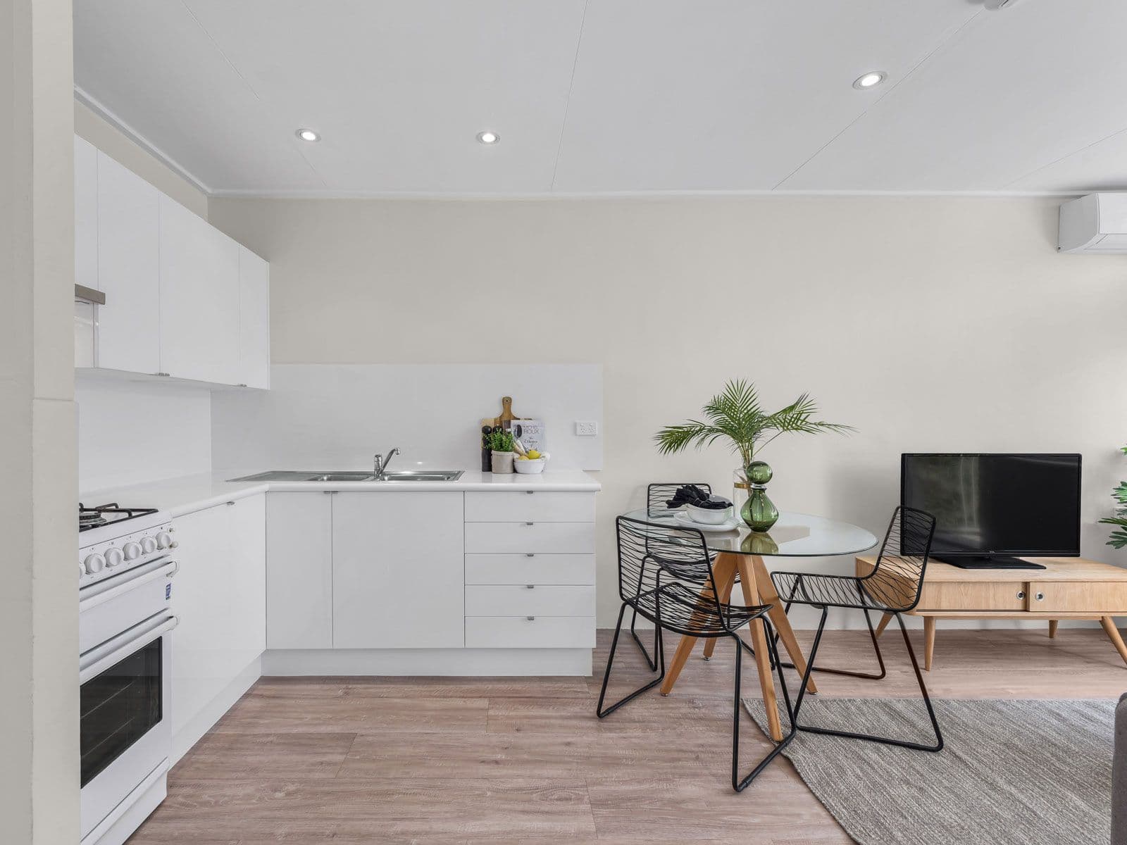 35 Windsor Road, Red Hill QLD 4059, Red Hill - Thumbnail 2