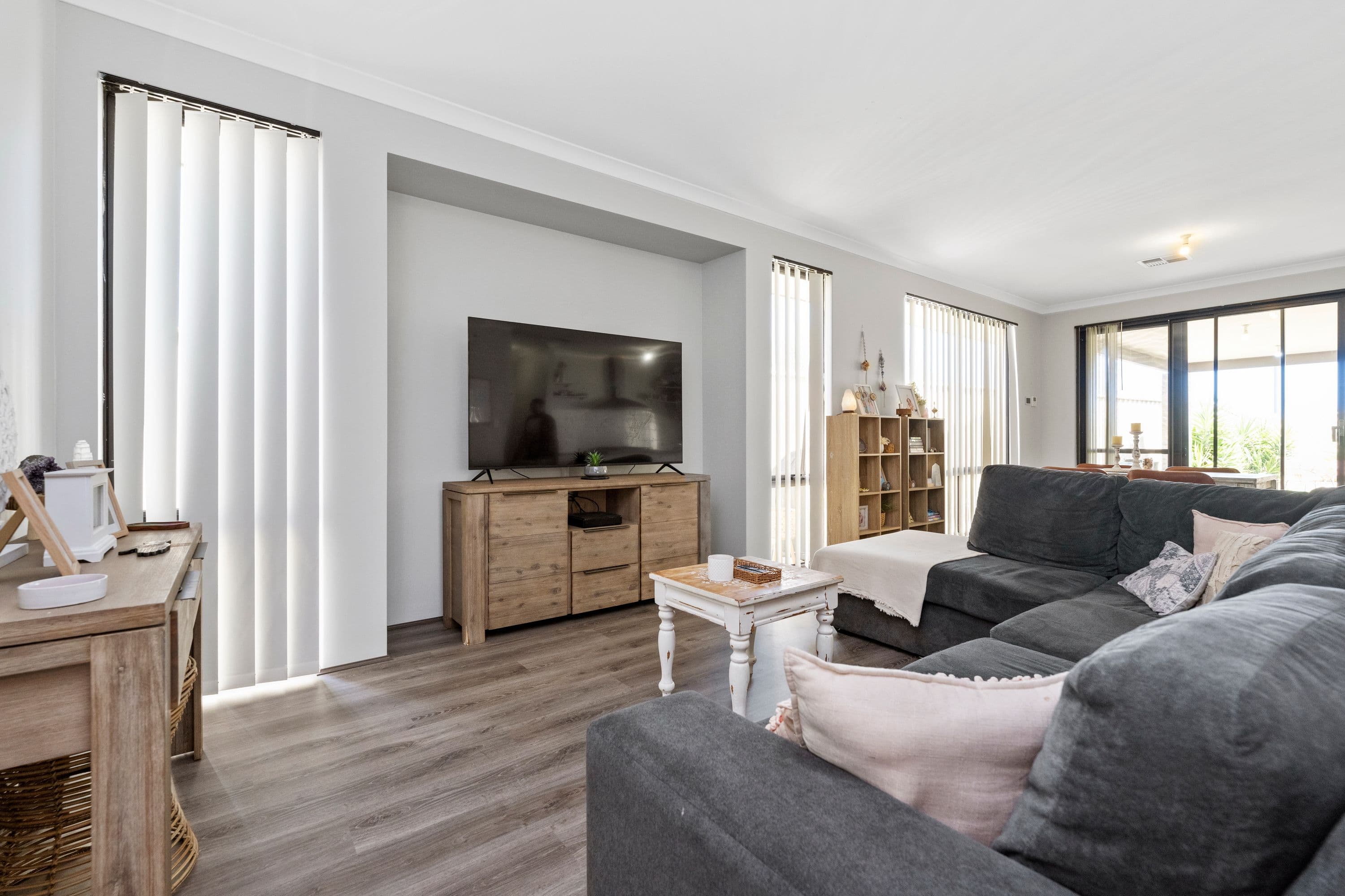 19 Salome Crescent, Lakelands WA 6180, Lakelands - Thumbnail 2