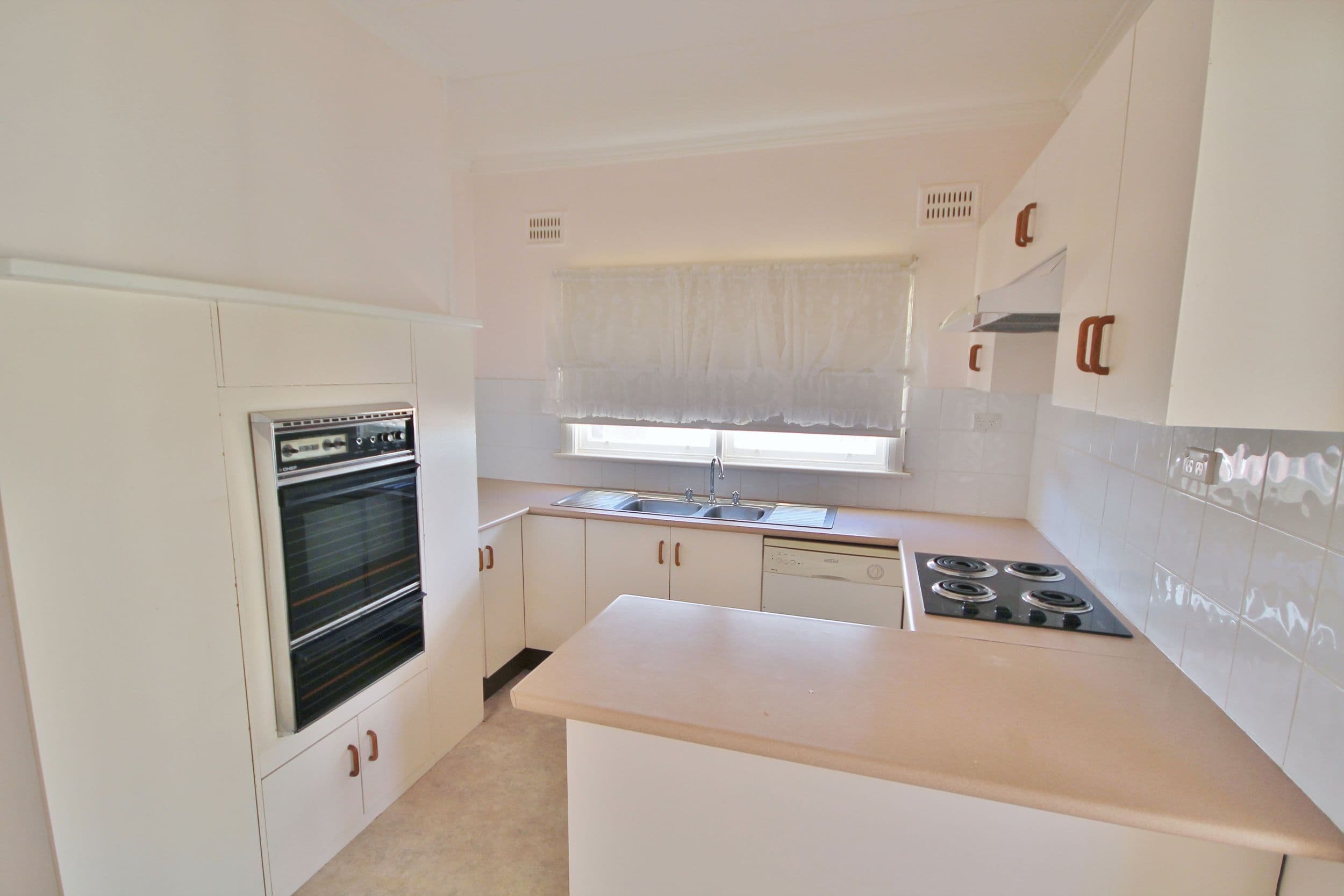 22 William Street, Young - Thumbnail 2