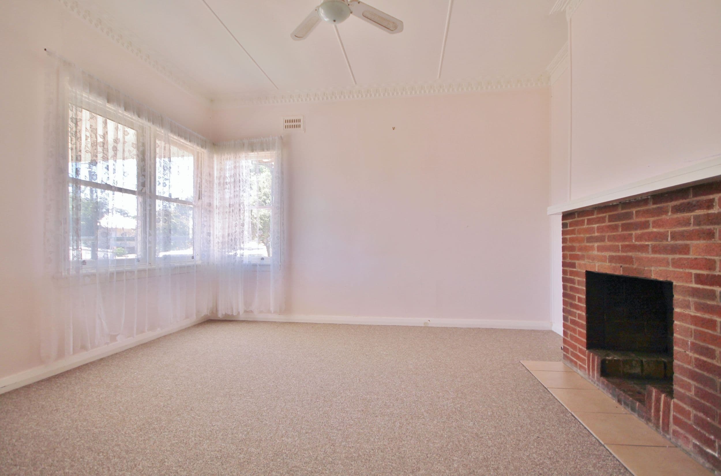 22 William Street, Young - Thumbnail 3