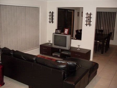 15 Violet Close, EIGHT MILE PLAINS QLD 4113, Eight Mile Plains - Thumbnail 2