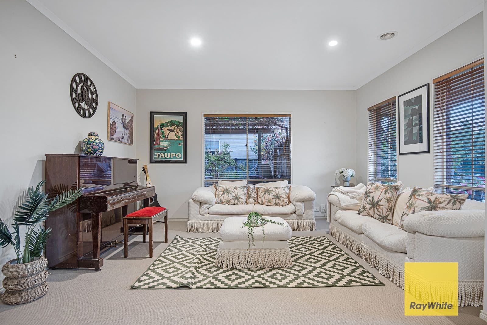 16 Banjo Paterson Circle, Point Cook VIC 3030, Point Cook - Thumbnail 4