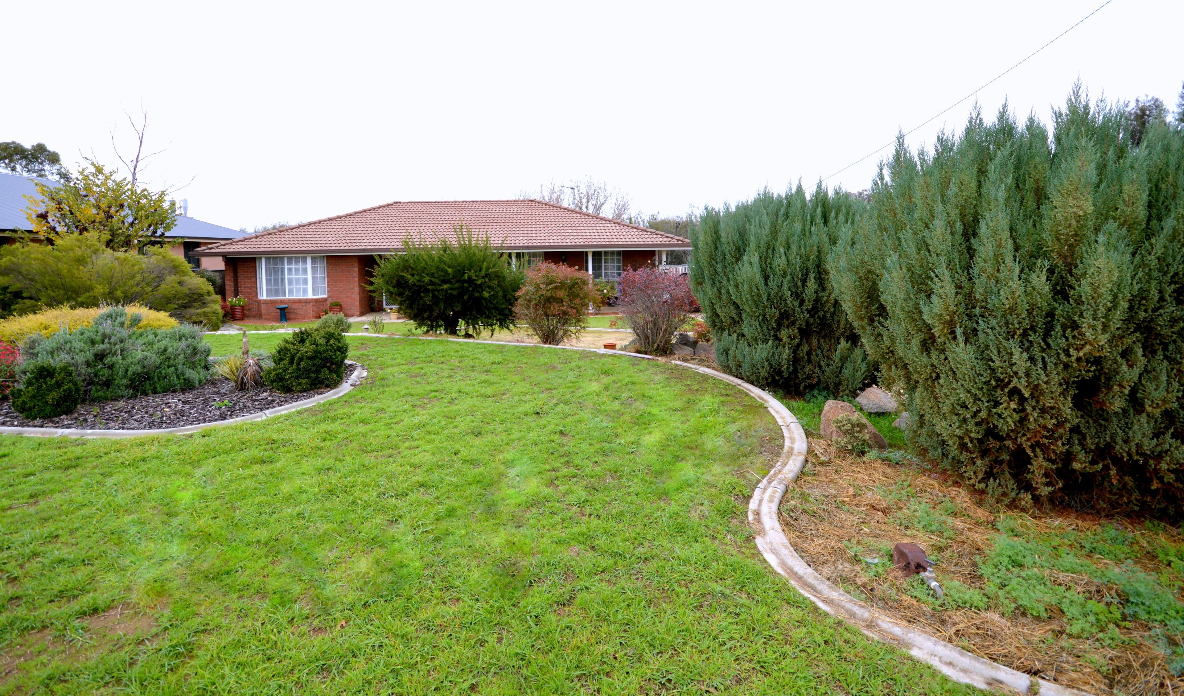 52 Lyall Street, Cowra - Image 1