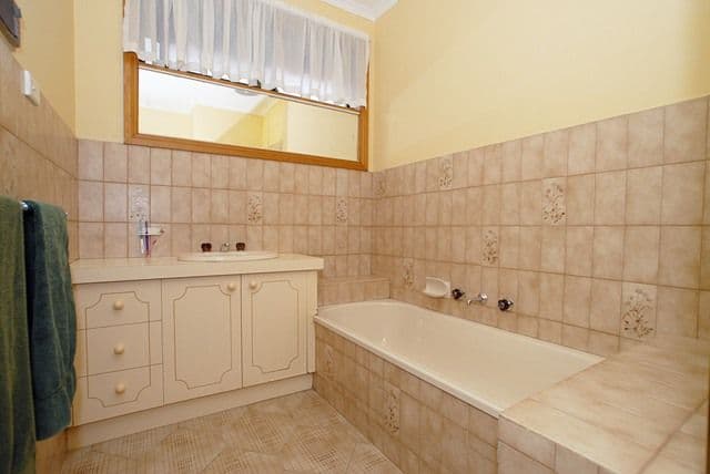 26 Hampstead Drive, HOPPERS CROSSING VIC 3029, Hoppers Crossing - Thumbnail 4