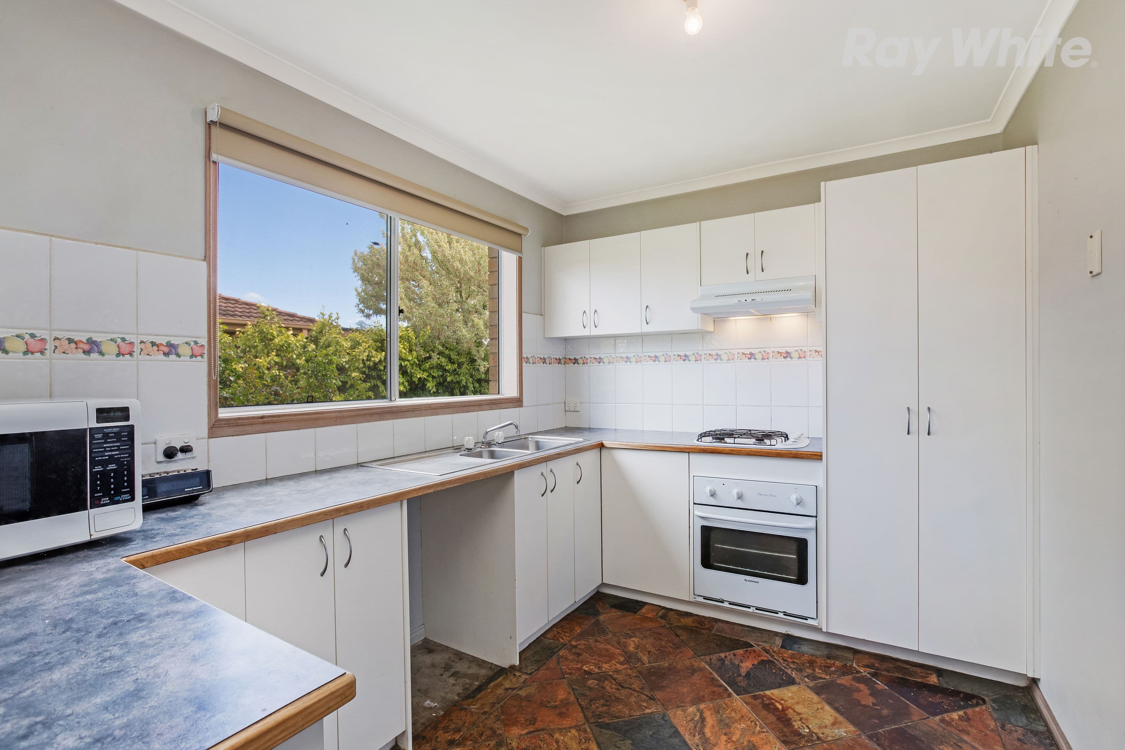 12 Kara Court, Pakenham VIC 3810, Pakenham - Thumbnail 6