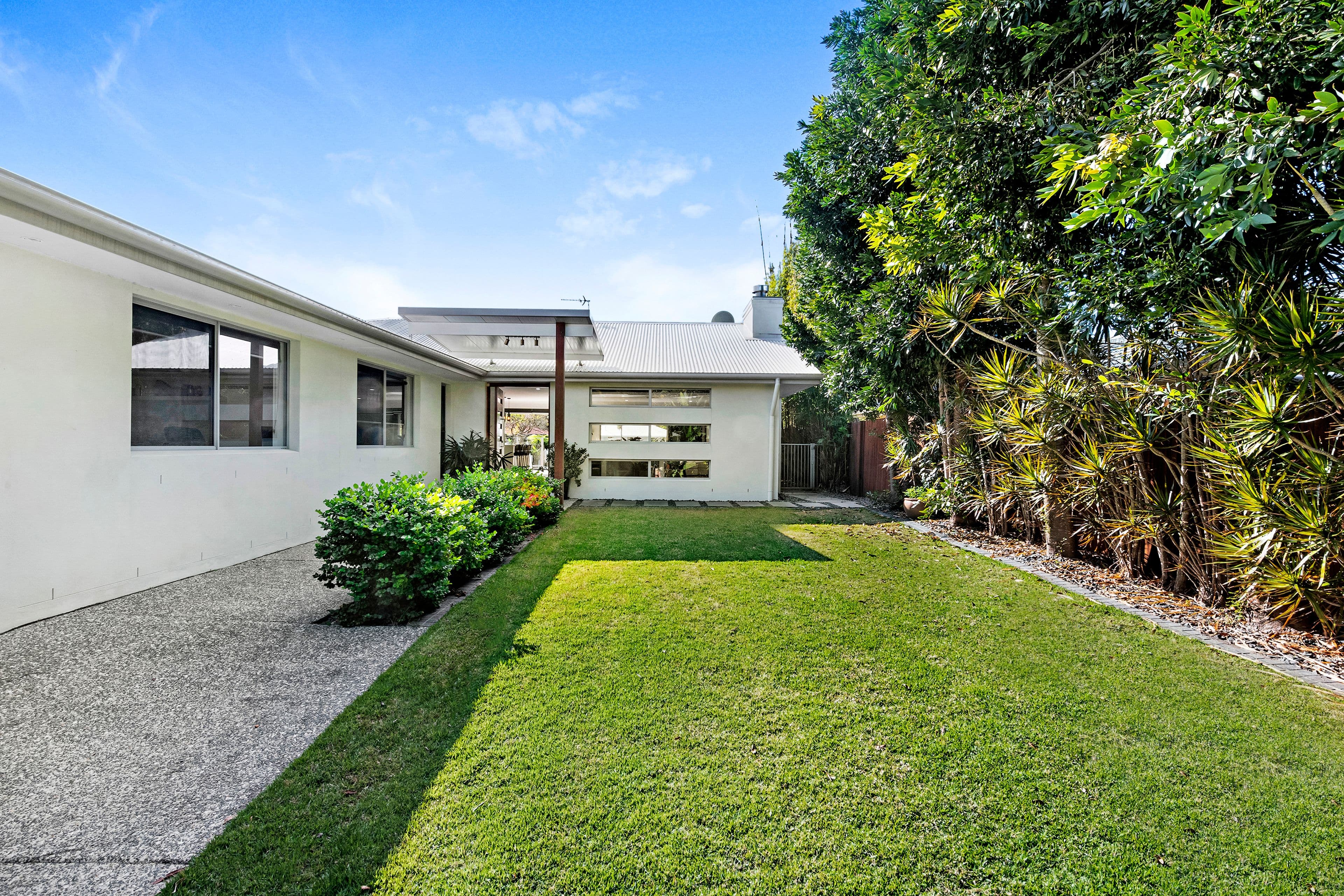 15 Bombala Street, Broadbeach Waters QLD 4218, Broadbeach Waters - Thumbnail 4