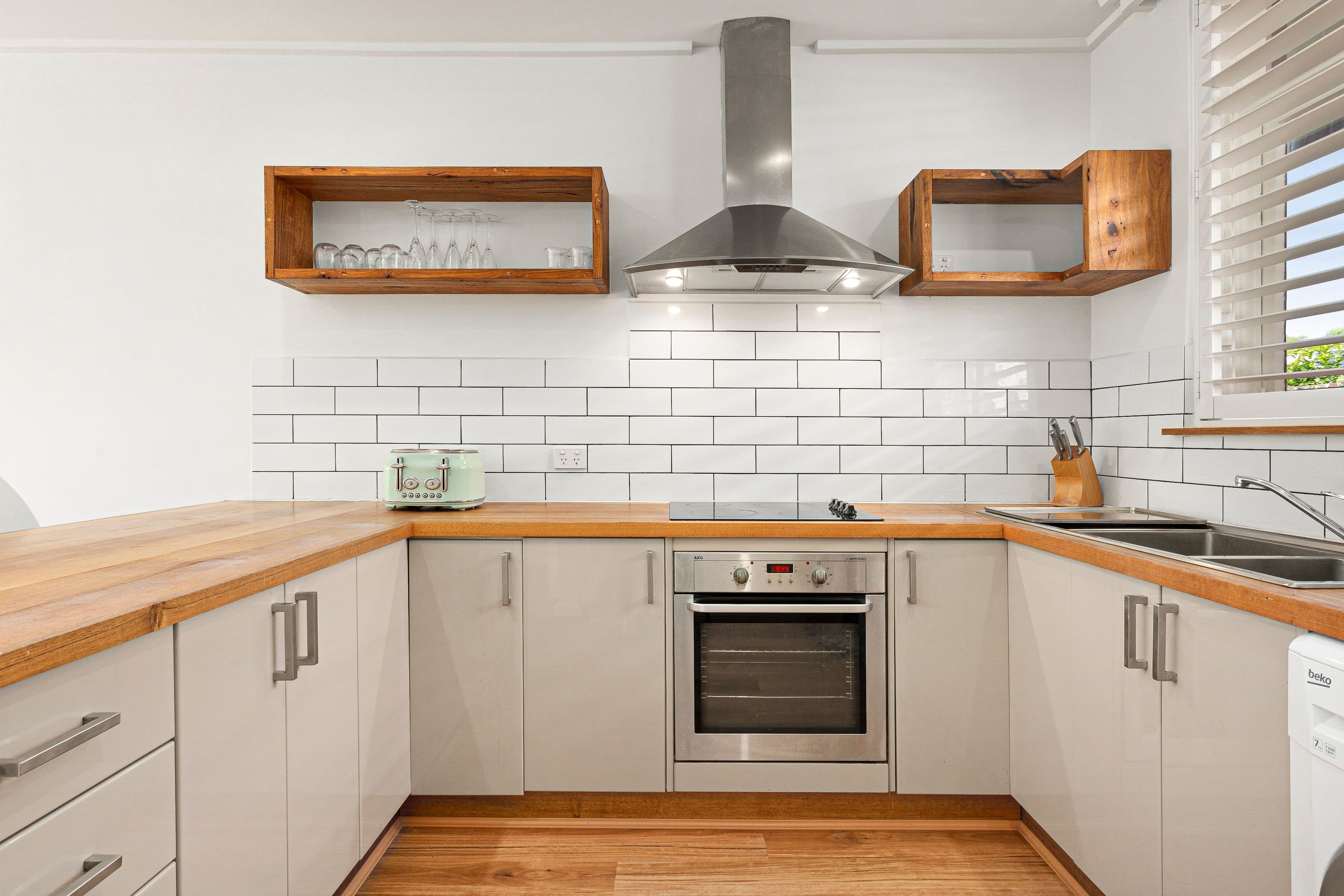 16 The Grove, Coburg VIC 3058, Coburg - Thumbnail 2