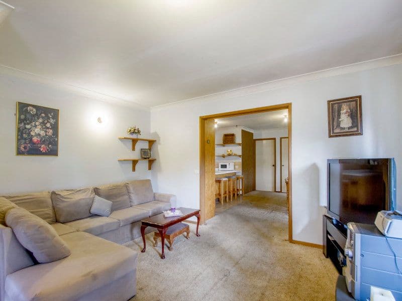 35 Charteris Drive, Ivanhoe East, Ivanhoe East - Thumbnail 2