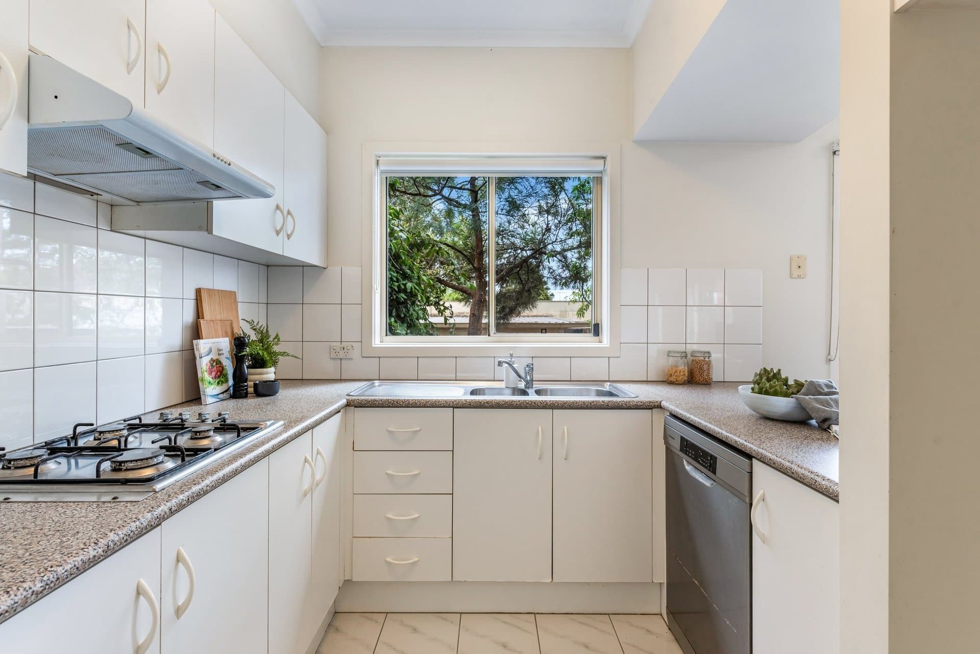 14 Scarborough Square, Mont Albert North - Thumbnail 5