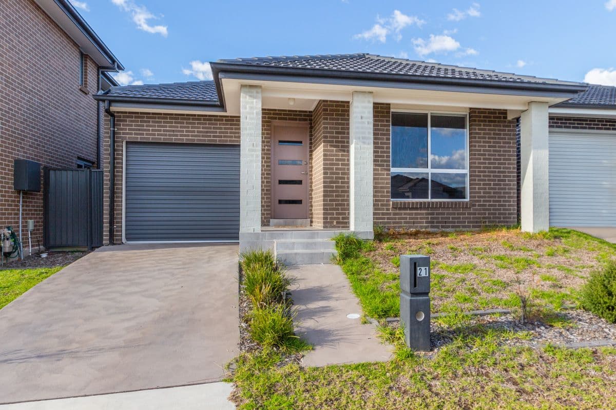 21 Scarlet Street, Jordan Springs - Image 1