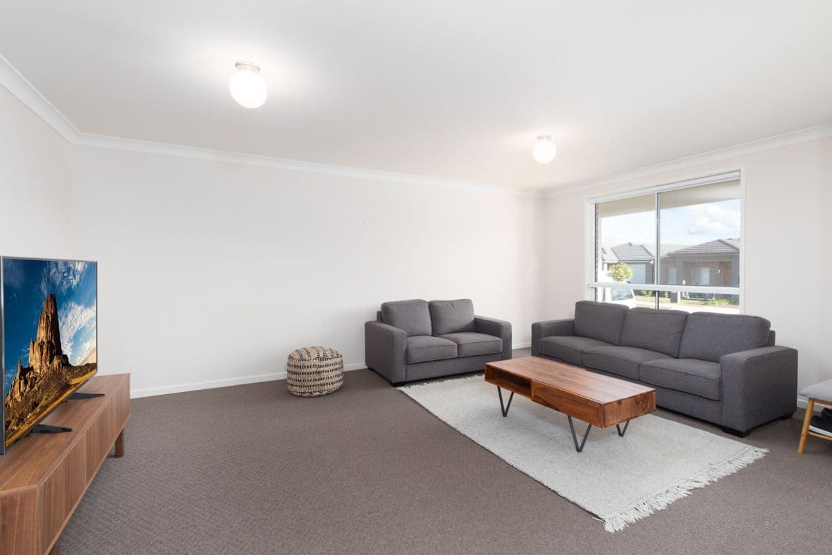 21 Scarlet Street, Jordan Springs - Thumbnail 2