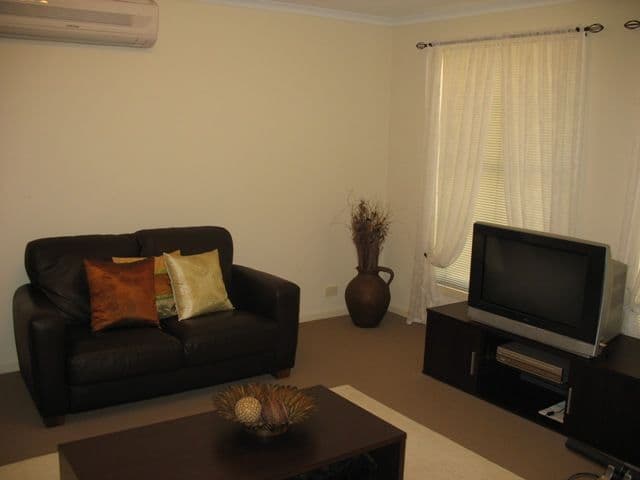 16 Schaefer Drive, LOXTON SA 5333, Loxton - Thumbnail 2