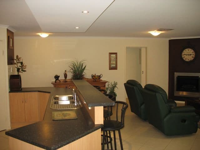 16 Schaefer Drive, LOXTON SA 5333, Loxton - Thumbnail 4