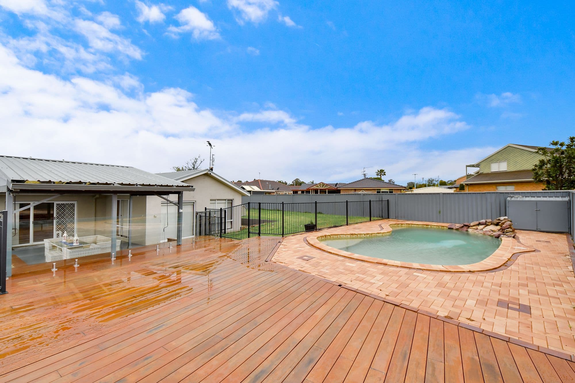 13 Casuarina Close, The Oaks - Thumbnail 2