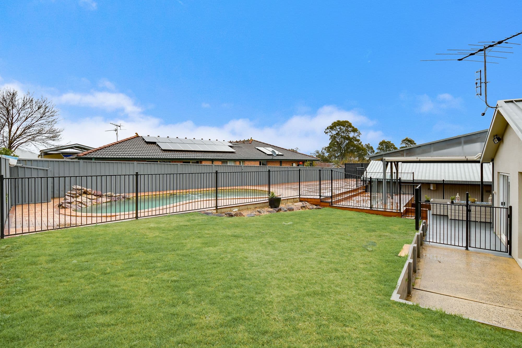 13 Casuarina Close, The Oaks - Thumbnail 3