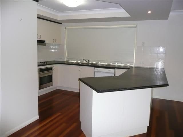 33 Combles Road, CAMP HILL QLD 4152, Camp Hill - Thumbnail 2
