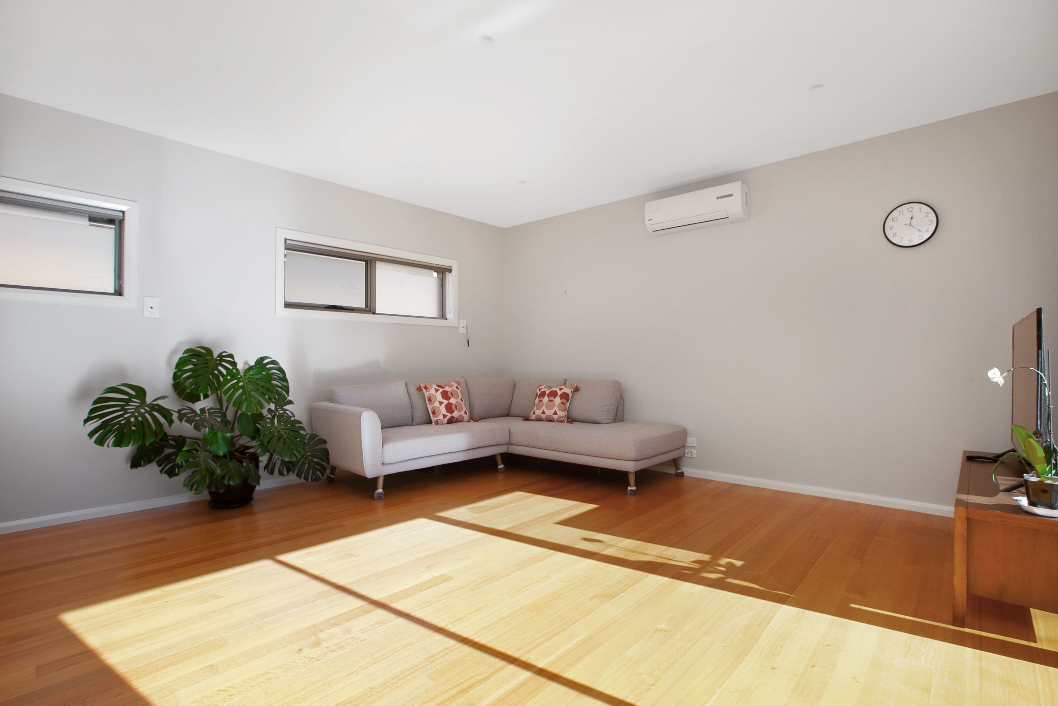 15 Suffolk Street, Reservoir VIC 3073, Reservoir - Thumbnail 2