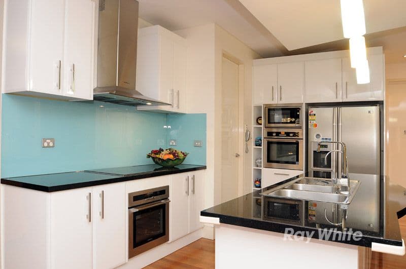 16 Haverbrack Drive, BERWICK VIC 3806, Berwick - Thumbnail 2