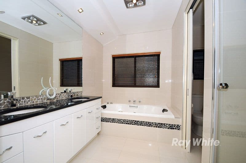 16 Haverbrack Drive, BERWICK VIC 3806, Berwick - Thumbnail 5