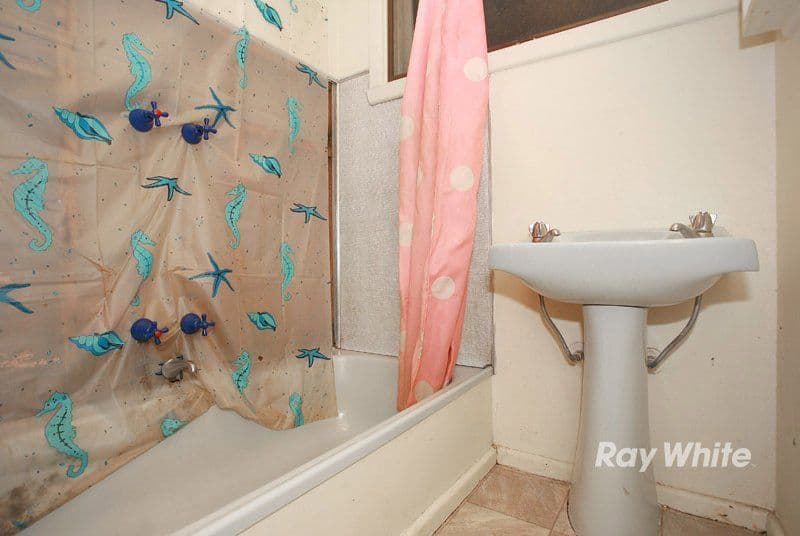 31 Loch Street, CRANBOURNE VIC 3977, Cranbourne - Thumbnail 7