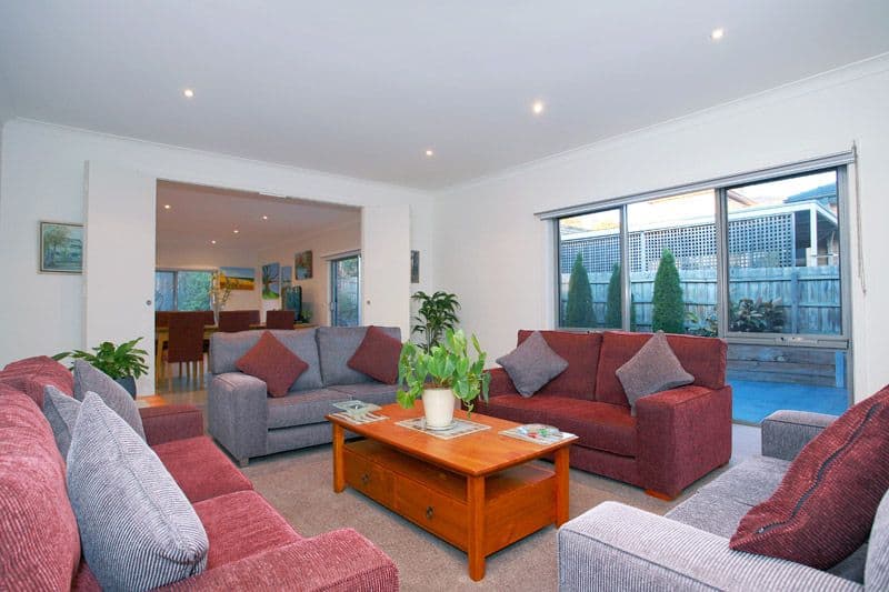 19 Curnola Avenue, DONCASTER VIC 3108, Doncaster - Thumbnail 2