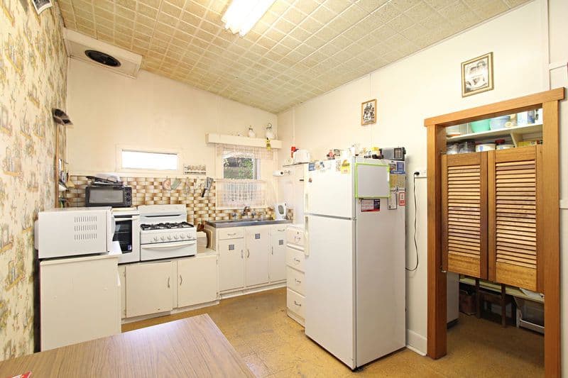 37 Normanby Street, HUGHESDALE VIC 3166, Hughesdale - Thumbnail 3