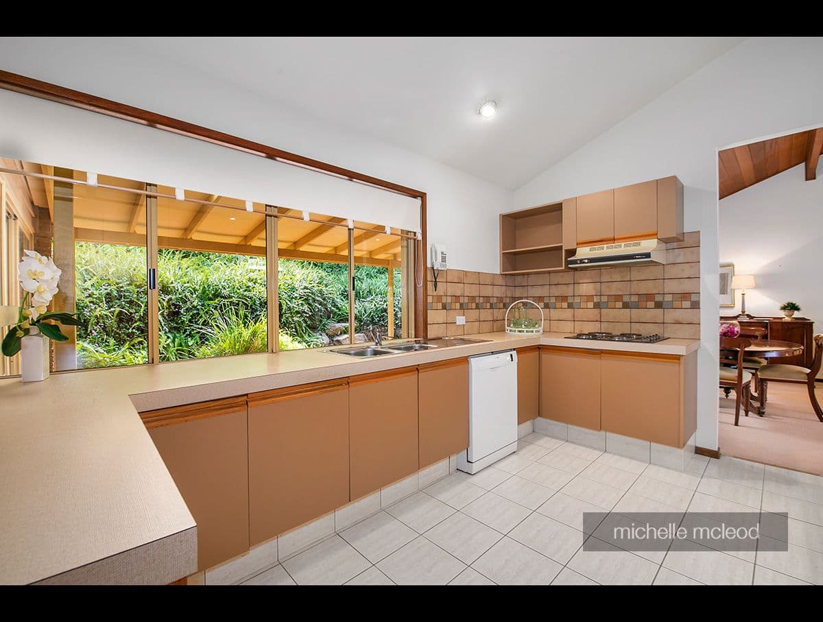 2 Nankoor Street, Chapel Hill QLD 4069, Chapel Hill - Thumbnail 8