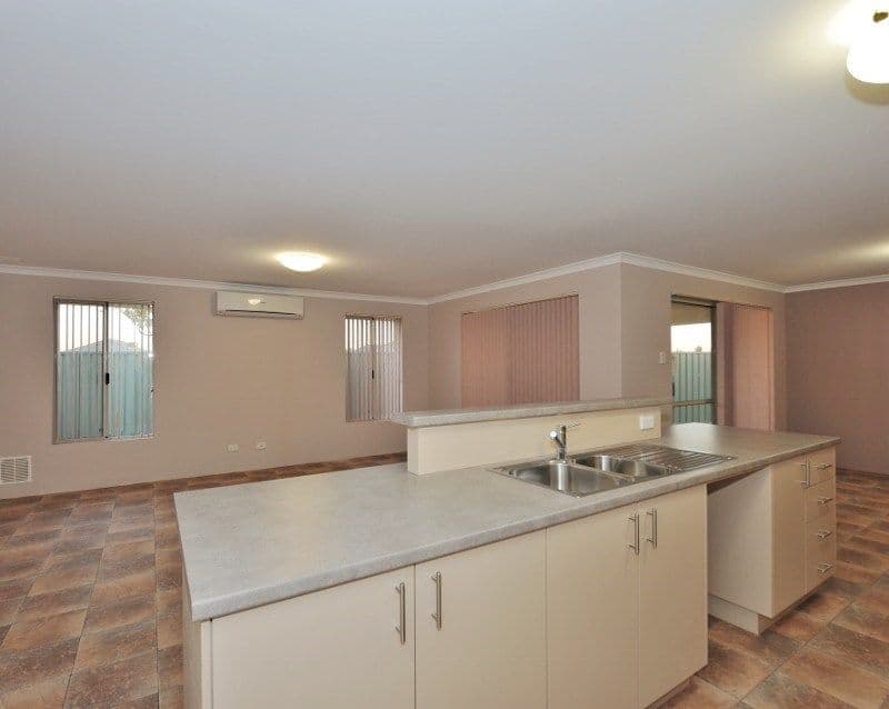 12 Mountain Cove, BALDIVIS WA 6171, Baldivis - Thumbnail 4