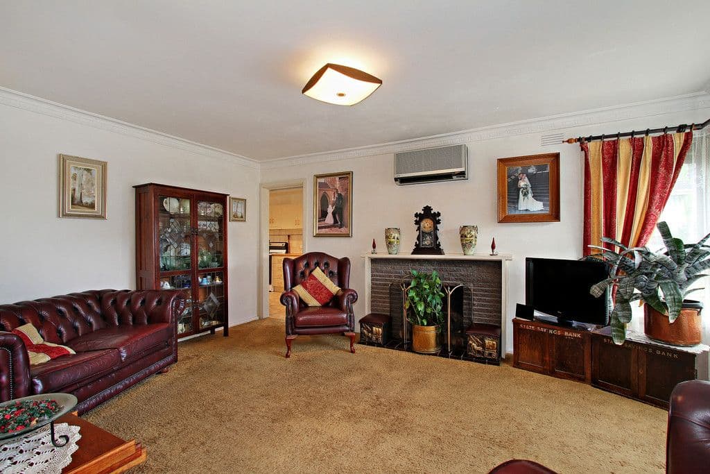 17 GLEN DHU Road, KILSYTH VIC 3137, Kilsyth - Thumbnail 2