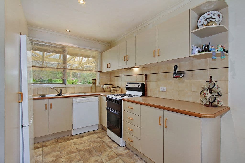 17 GLEN DHU Road, KILSYTH VIC 3137, Kilsyth - Thumbnail 3