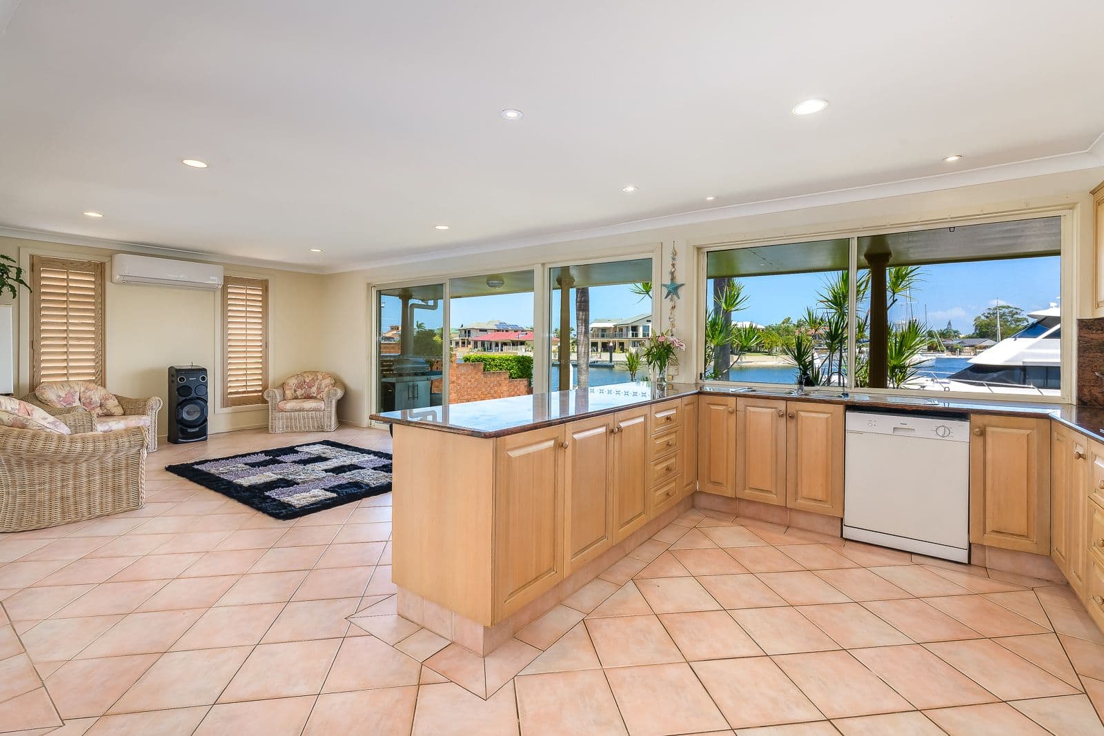 12 Wau Avenue, Runaway Bay QLD 4216, Runaway Bay - Thumbnail 4
