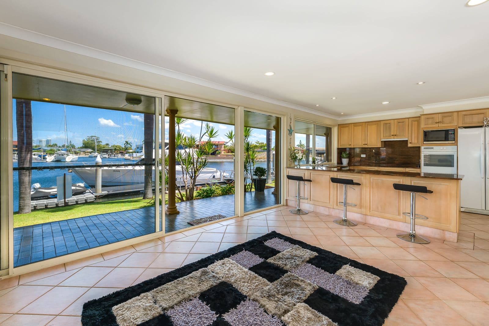 12 Wau Avenue, Runaway Bay QLD 4216, Runaway Bay - Thumbnail 5