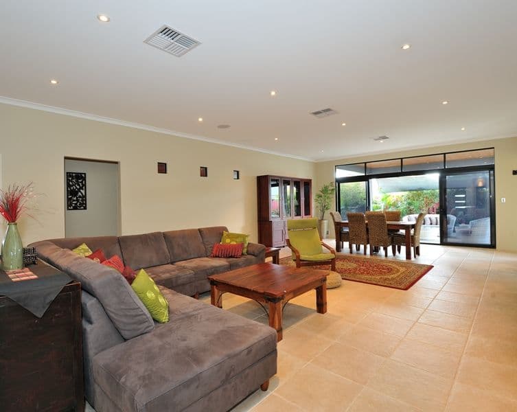 66 Seawind Drive, ROCKINGHAM WA 6168, Rockingham - Thumbnail 2