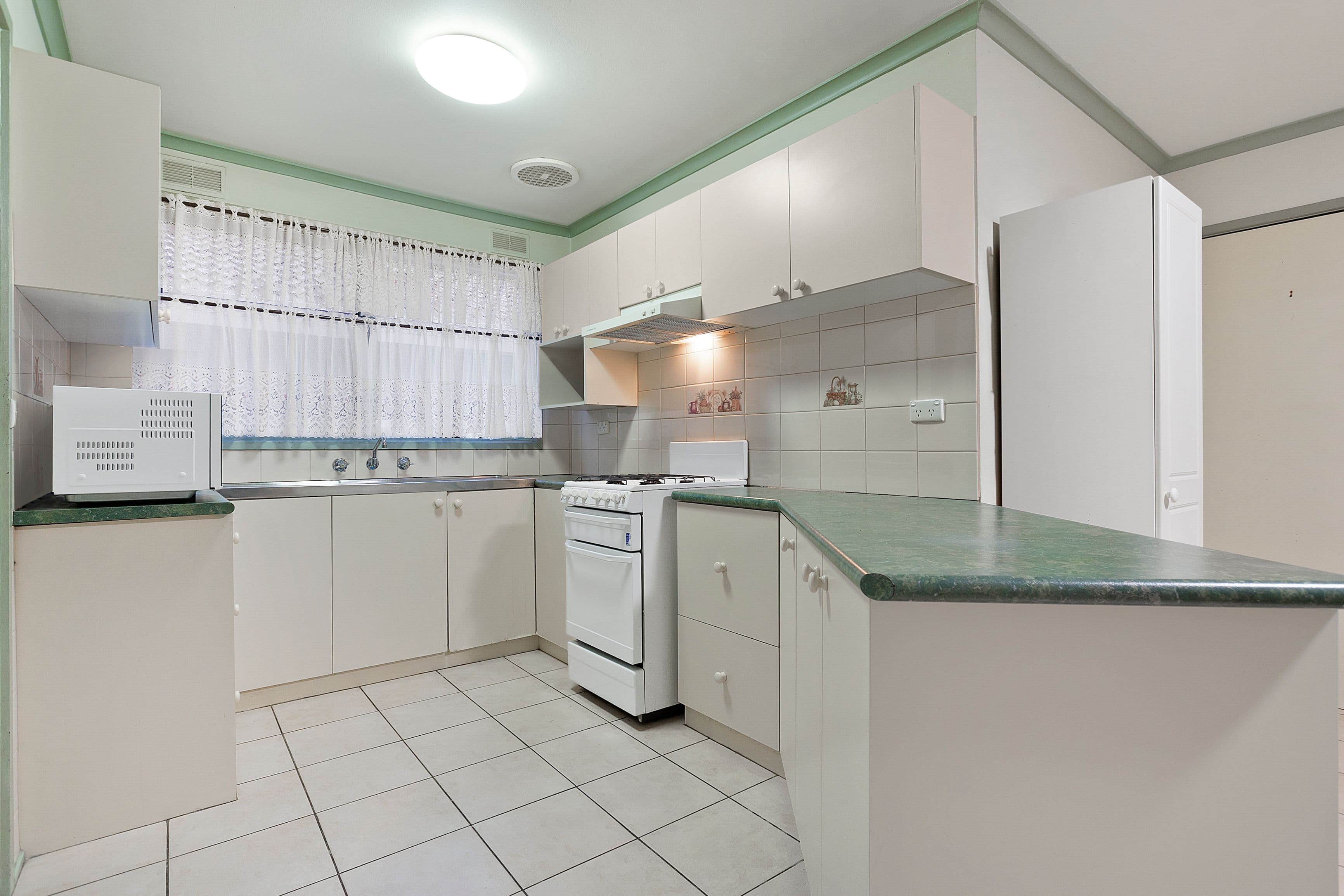 7 Landbury Road, Bundoora VIC 3083, Bundoora - Thumbnail 2