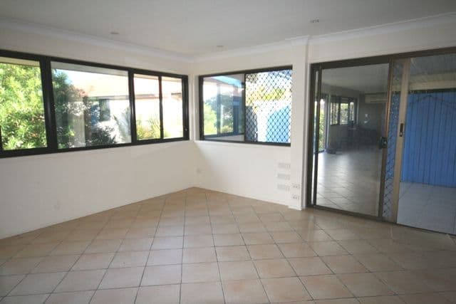 12 Macallan Street, MERRIMAC QLD 4226, Merrimac - Thumbnail 4