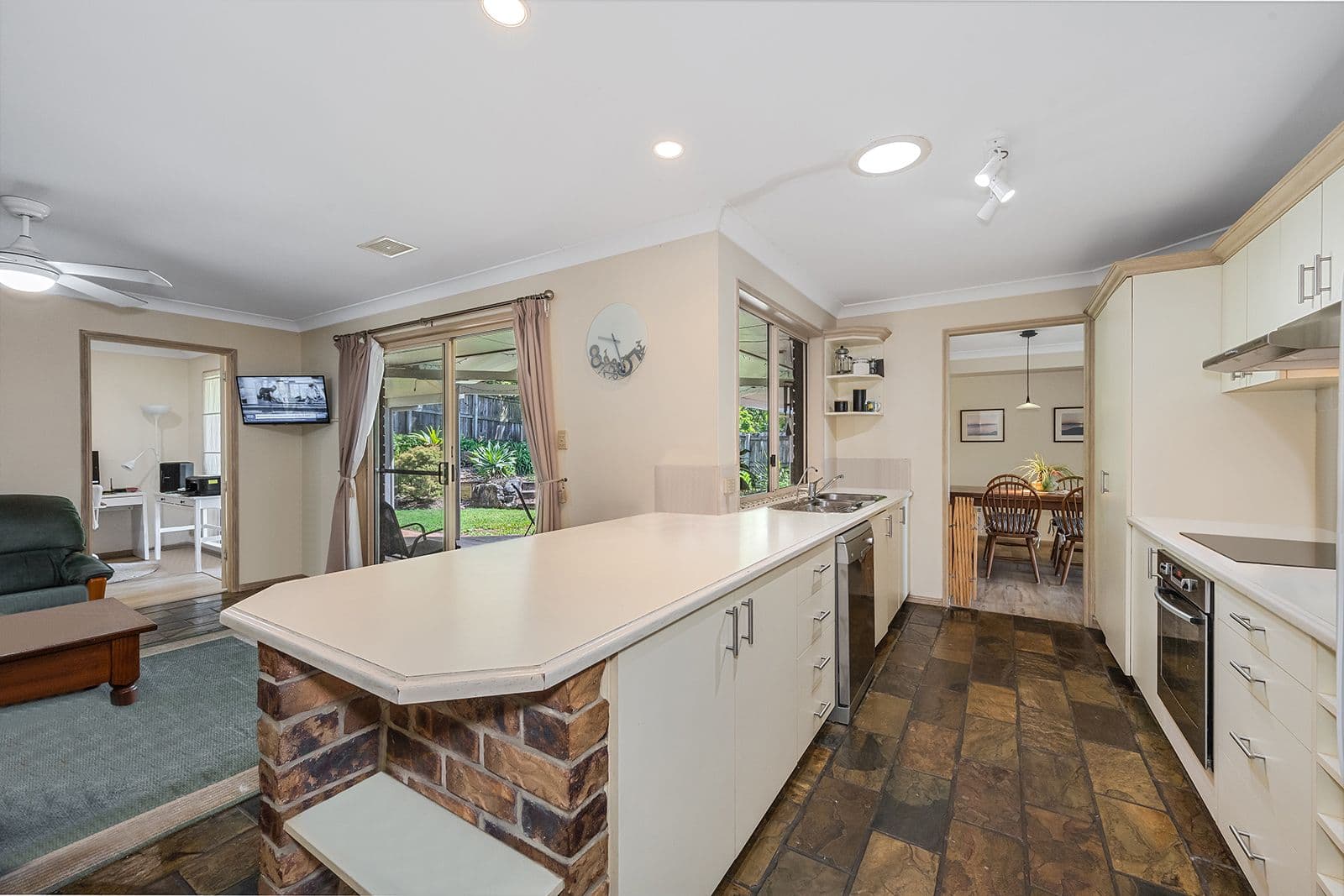 22 Langley Place, Albany Creek QLD 4035, Albany Creek - Thumbnail 8