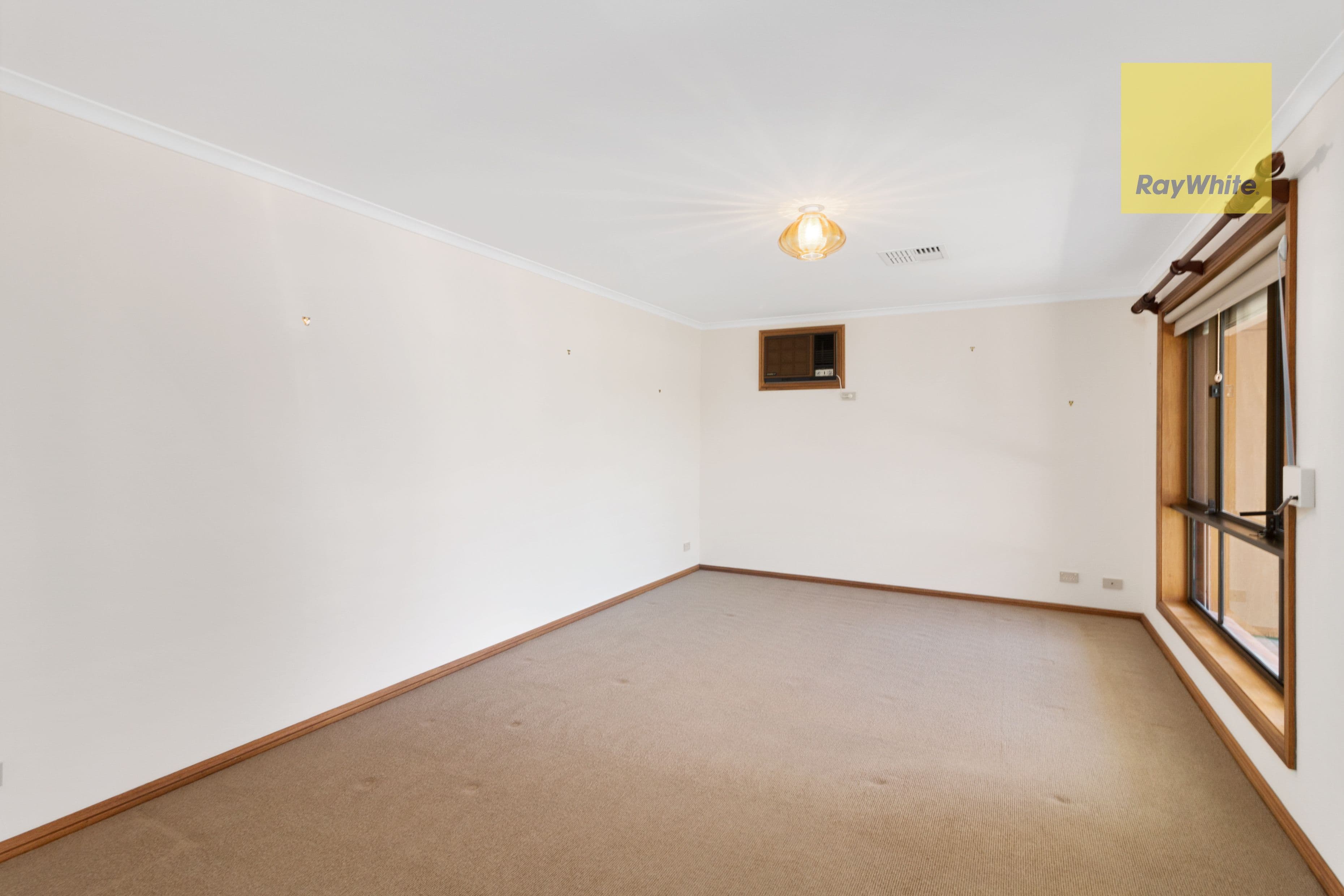 13 Hendrix Crescent, Woodcroft SA 5162, Woodcroft - Thumbnail 2