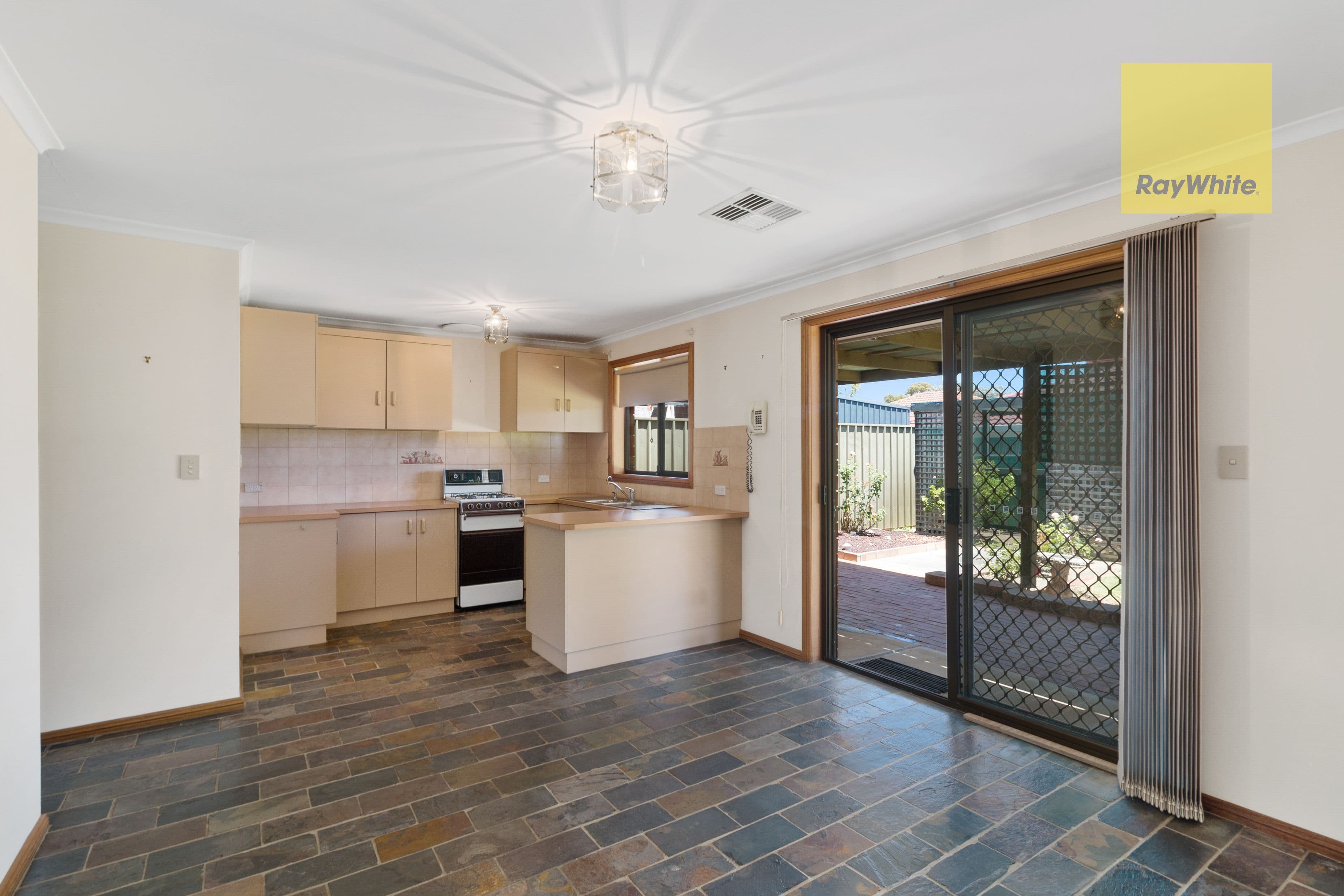 13 Hendrix Crescent, Woodcroft SA 5162, Woodcroft - Thumbnail 5