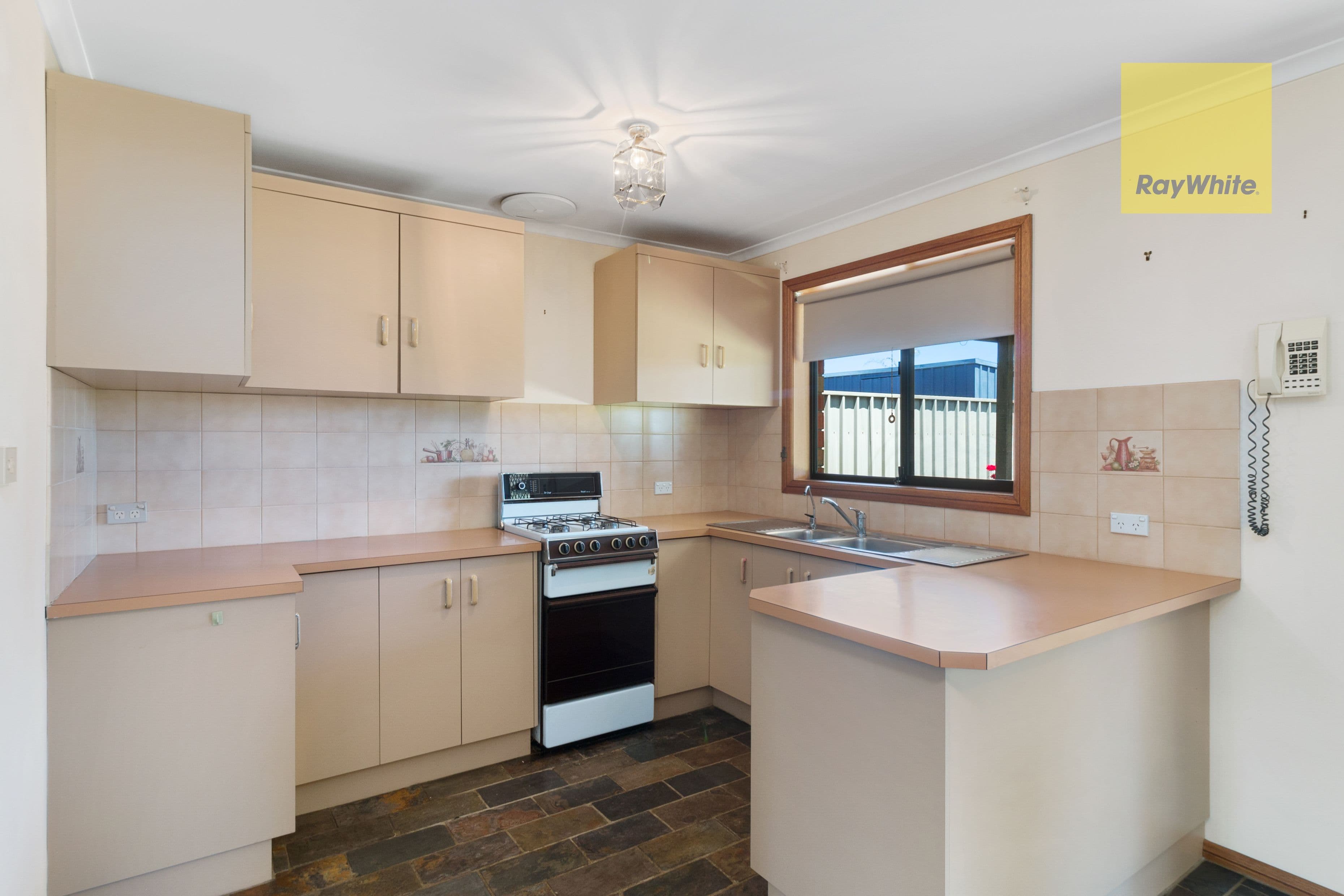 13 Hendrix Crescent, Woodcroft SA 5162, Woodcroft - Thumbnail 6