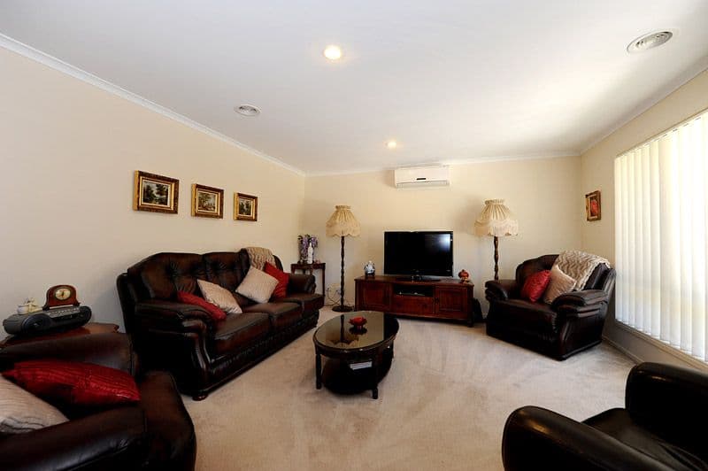 10 Francis Crescent, FERNTREE GULLY VIC 3156, Ferntree Gully - Thumbnail 2