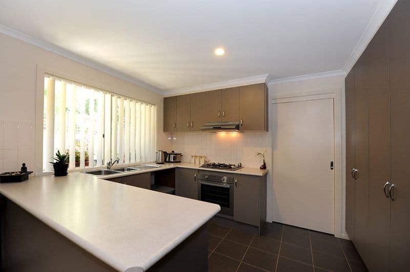 10 Francis Crescent, FERNTREE GULLY VIC 3156, Ferntree Gully - Thumbnail 3