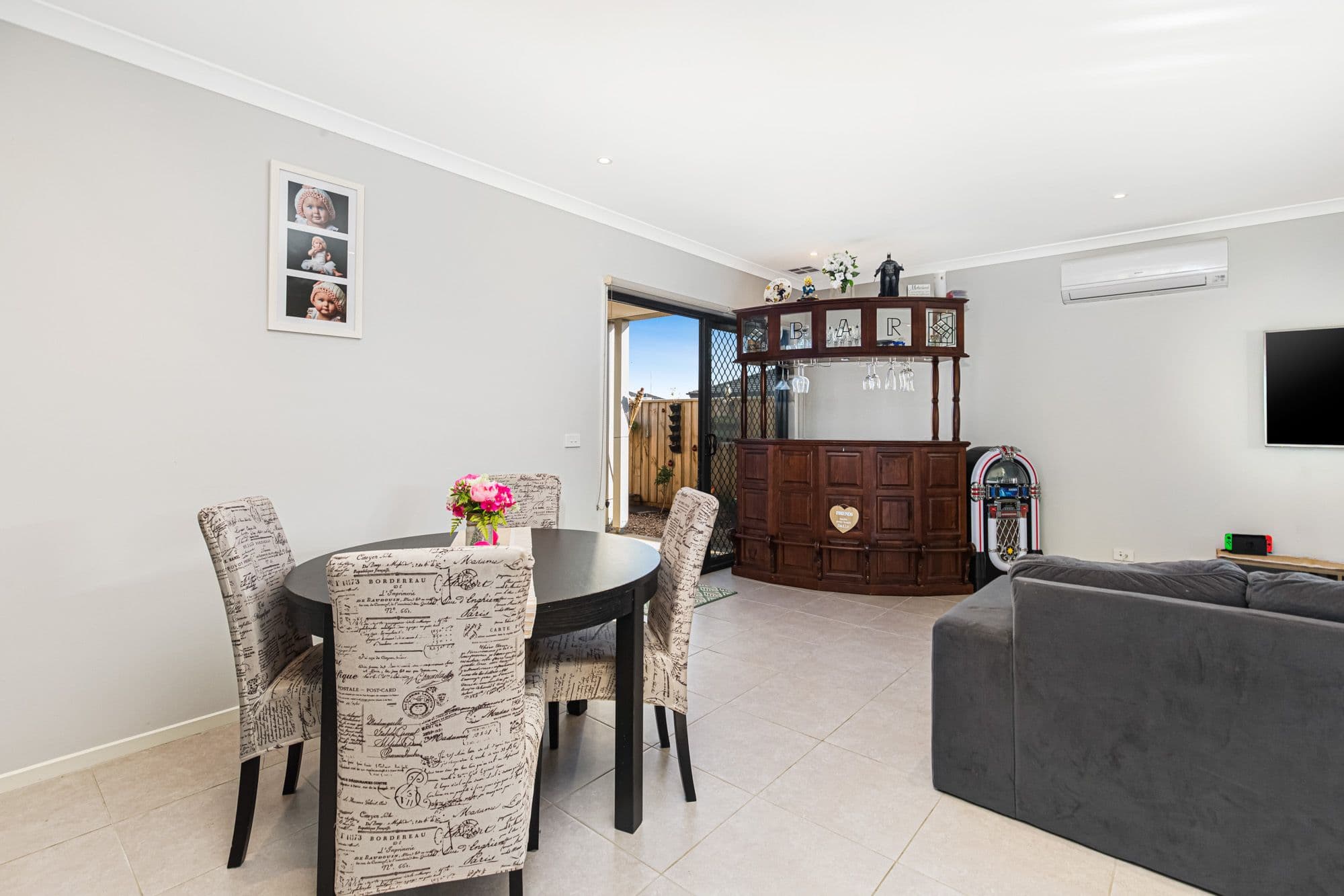 4 Aylesbury Terrace, Werribee VIC 3030, Werribee - Thumbnail 3