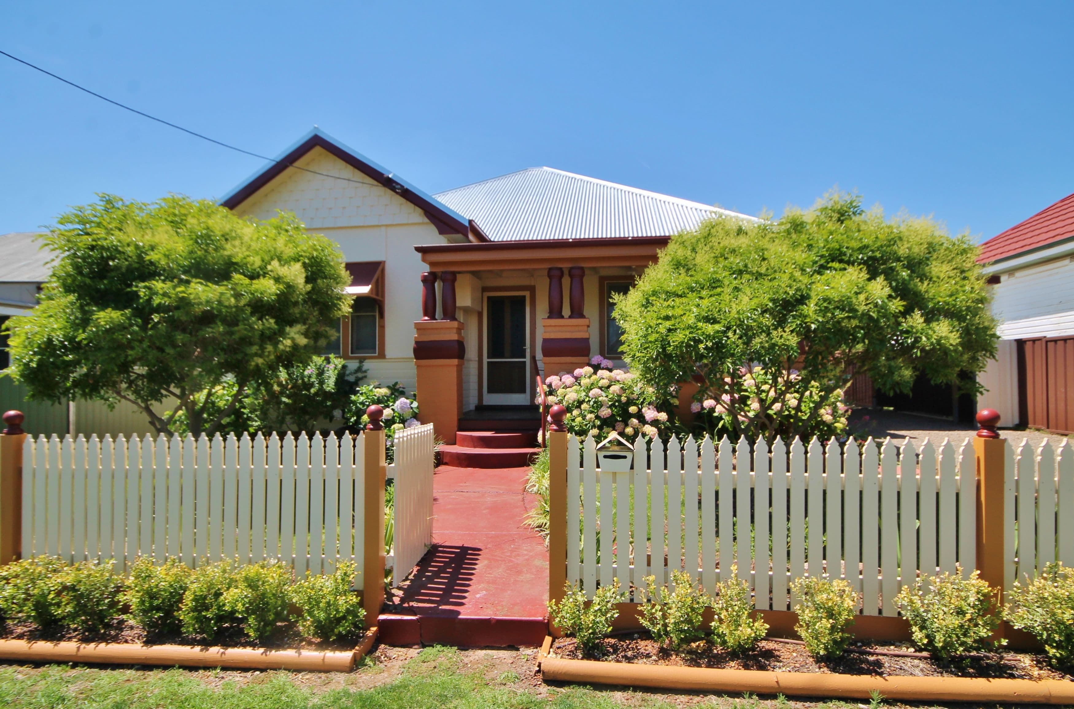 173 Nasmyth Street, Young - Image 1