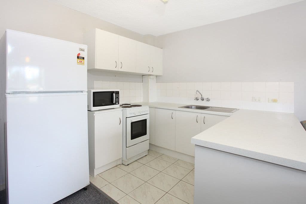 22 Leonard Avenue, Surfers Paradise QLD 4217, Surfers Paradise - Thumbnail 5