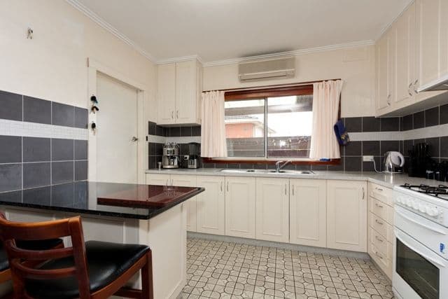 160 The Boulevard, THOMASTOWN VIC 3074, Thomastown - Thumbnail 2