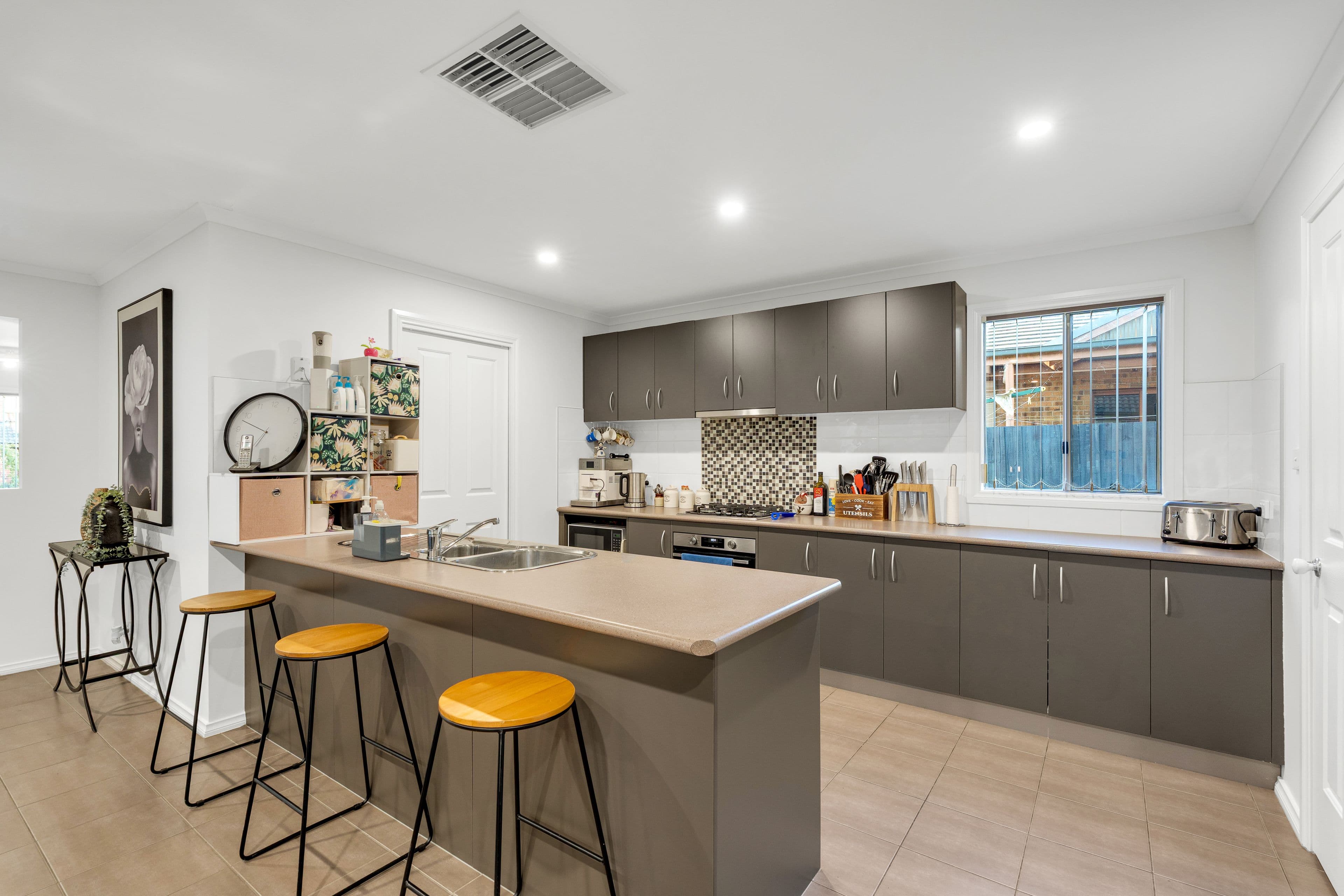 10 Swansea Court, Craigieburn VIC 3064, Craigieburn - Thumbnail 8