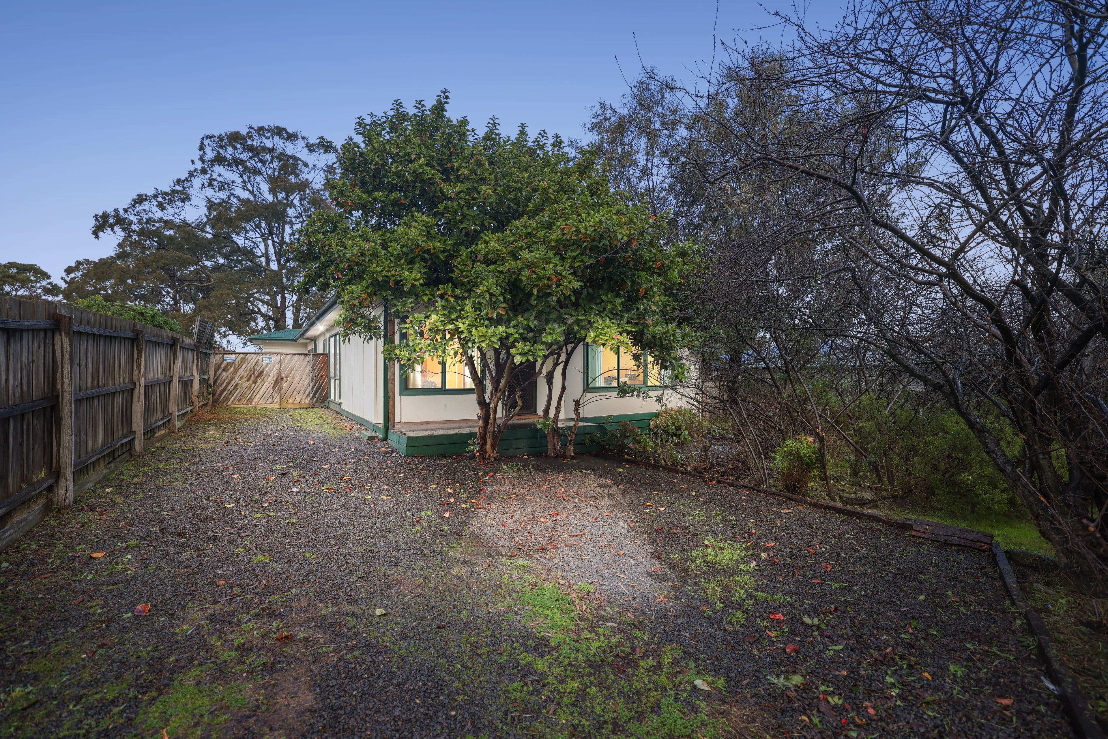 3 Clendon Road, Ferntree Gully VIC 3156, Ferntree Gully - Thumbnail 2