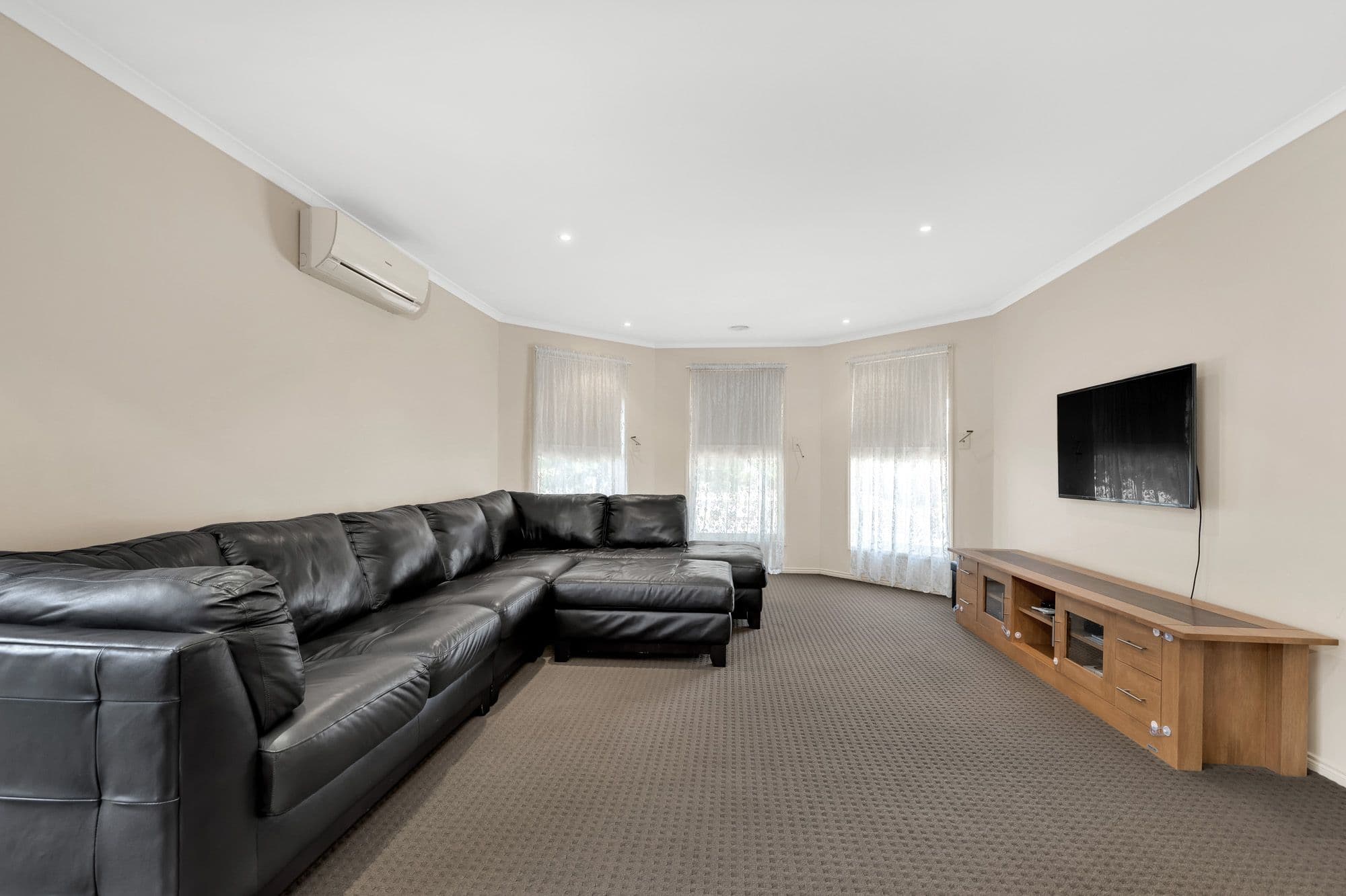 10 Dartmouth Court, Manor Lakes VIC 3024, Manor Lakes - Thumbnail 2