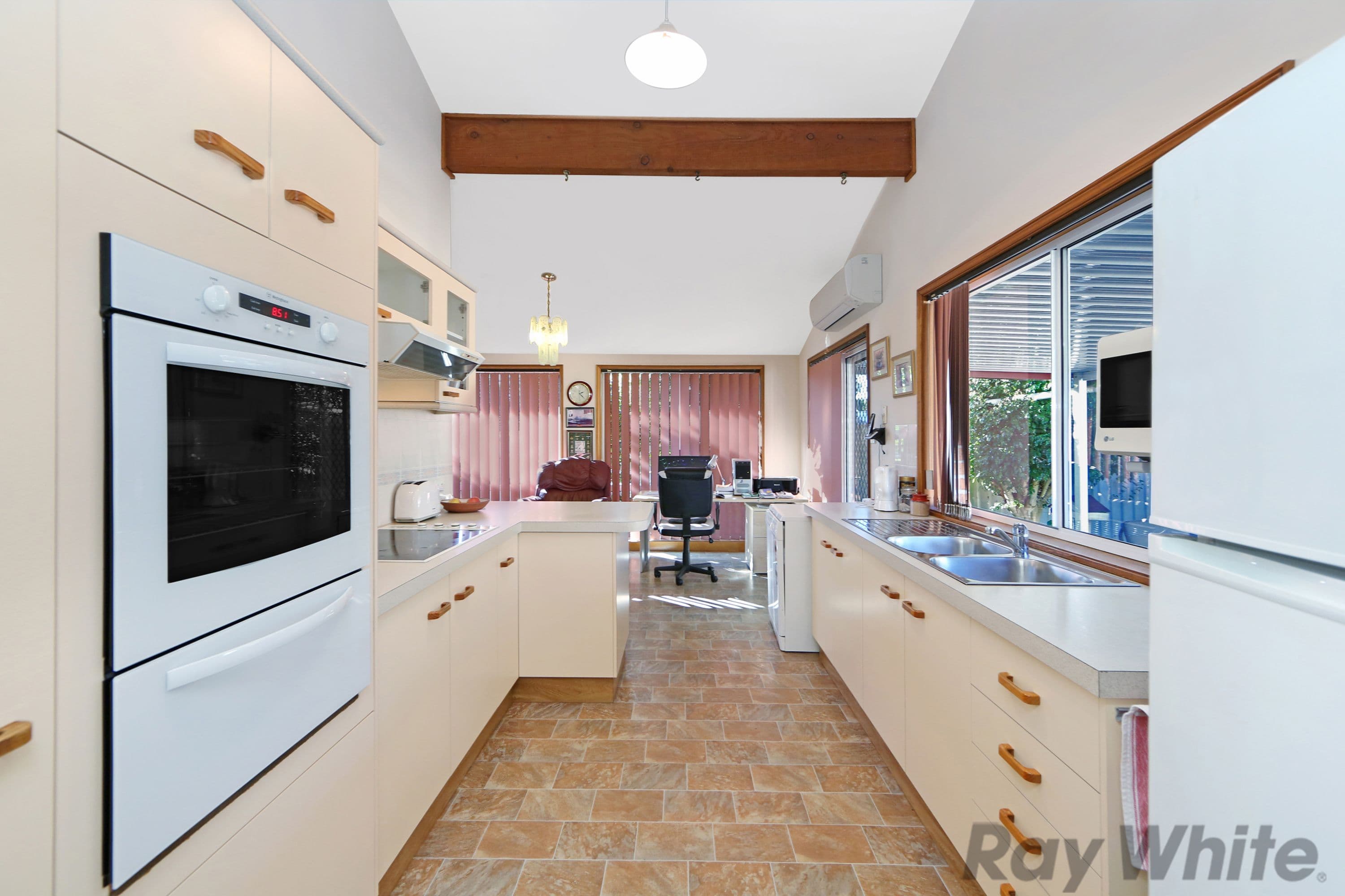 7 Kyooma Close, Buff Point - Thumbnail 4